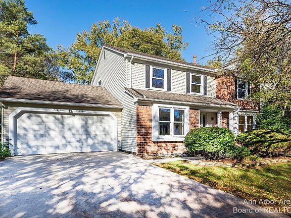 2nd image of 3447 Yellowstone Dr
