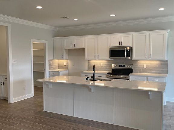 3rd image of 3068 Auburn Pkwy #6