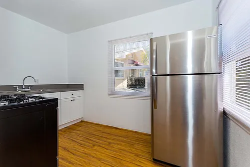 545 Linden Ave Photo 1
