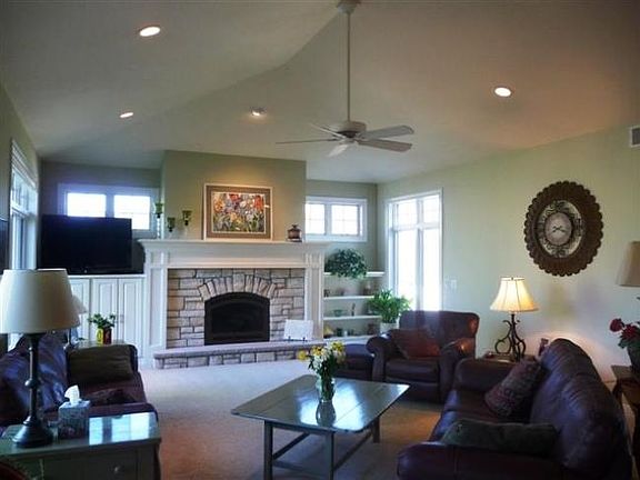 3rd image of 5985 Oak Hollow Dr