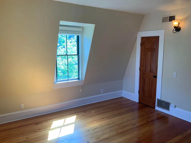 1006 W 12th Aly — Photo 31