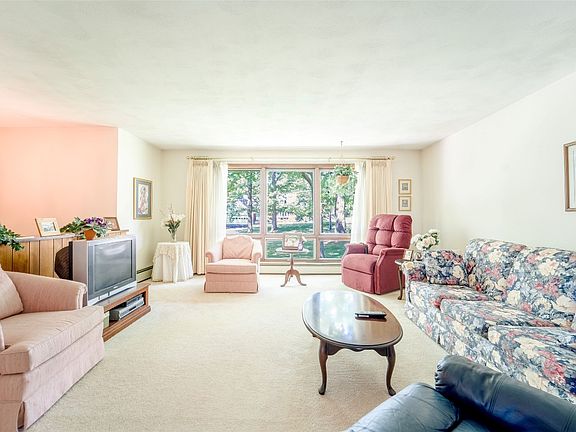 3rd image of 828 Prescott Ave