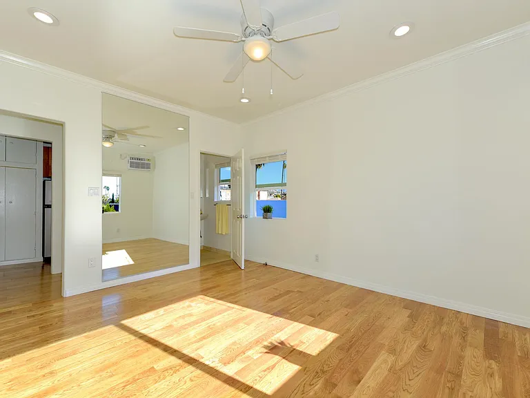 1650 Winona Blvd #4 — Photo 7