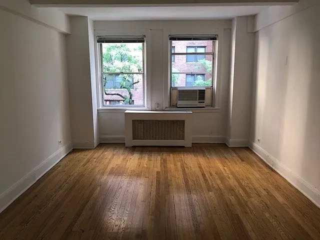 150 E 39th St #305 — Photo 5