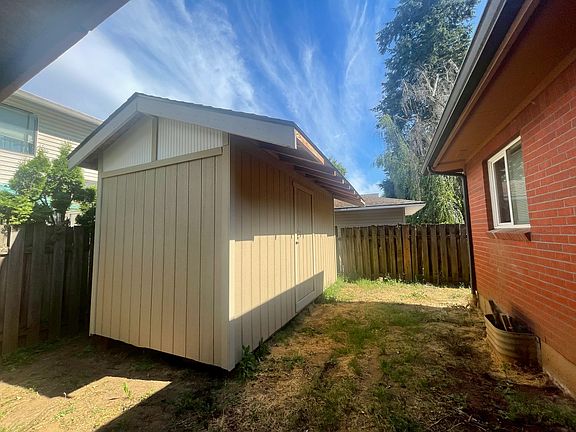 5th image of 3507 NE 50th Ct #B