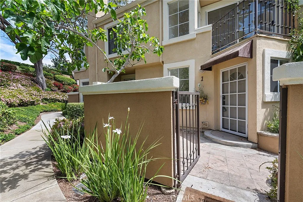2 bed, 1538 sqft, $4,100 — Photo 1