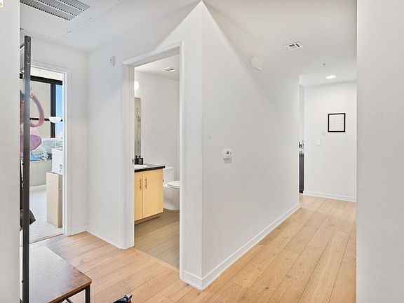 5th image of 311 2nd St APT 511