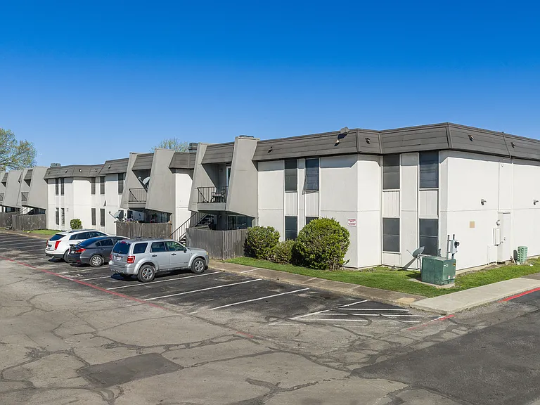 Rock Island Apartments — Photo 30