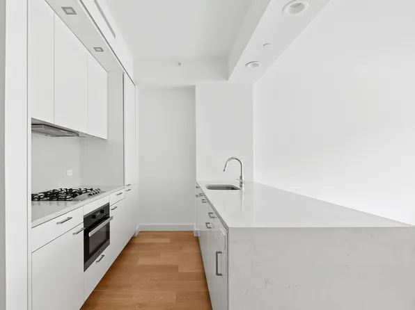 301 East 61st Street image 5 of 13