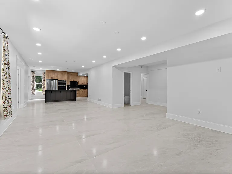 3501 W Ox Rd — Photo 3