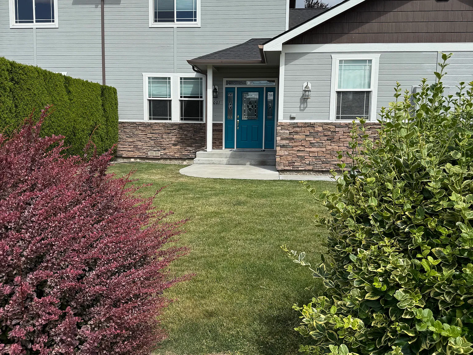 3 bed, 2.5 bath, 1496 sqft, $2,200 — Photo 1