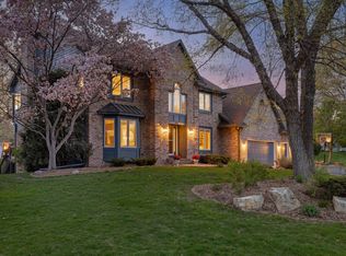 3015 Olive Ln N, Plymouth, MN 55447