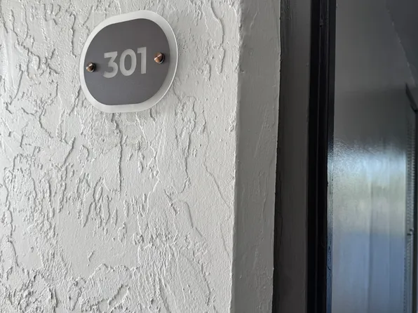 5102 NW 79th Ave APT 301, Doral, FL 33166