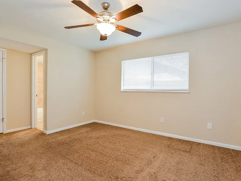608 Pheasant Ave — Photo 10