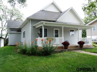 114 E 10th St, Logan, IA 51546