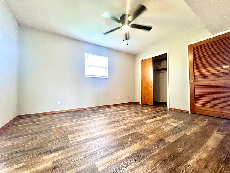 1111 Express Dr #4 — Photo 8