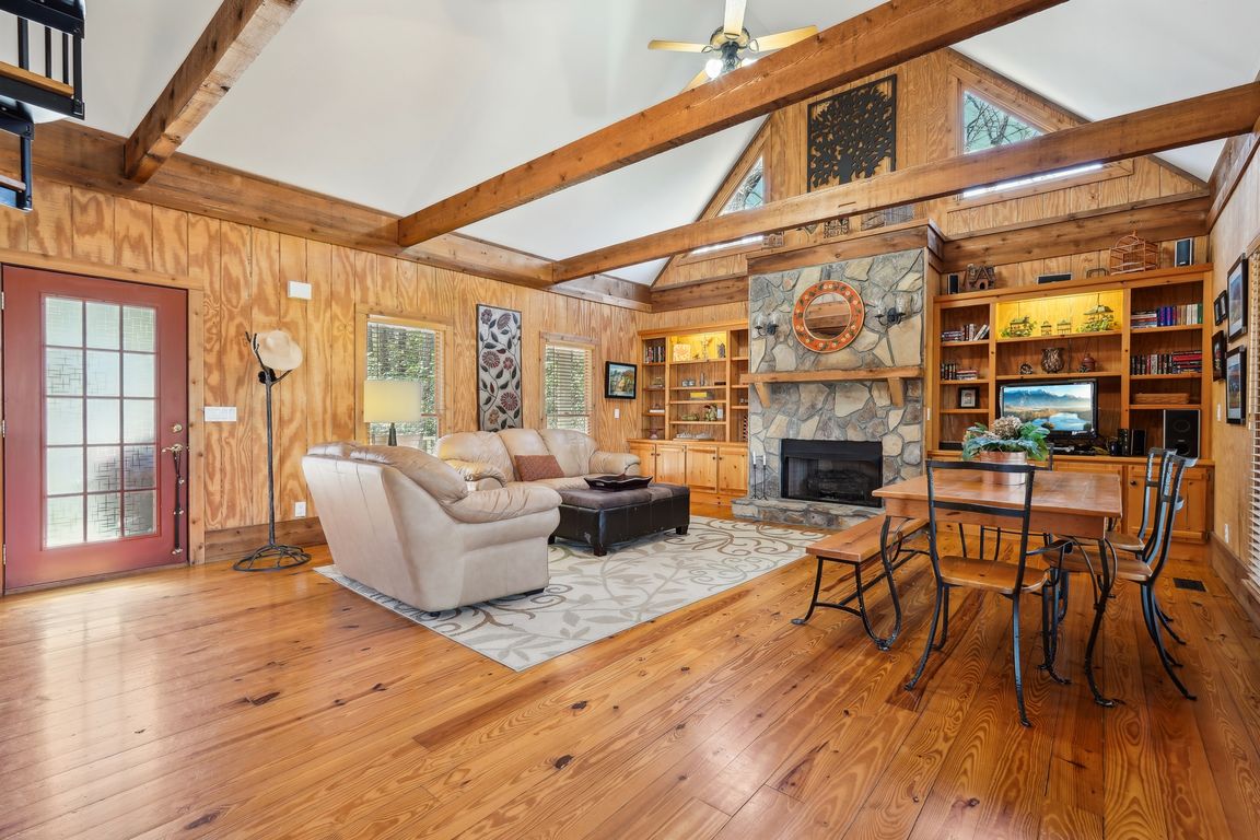 Sweetgum Cir-009.jpg