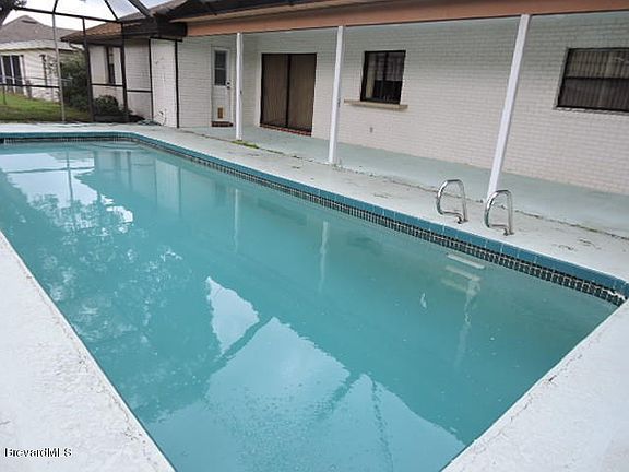 2nd image of 1740 Apricot Dr