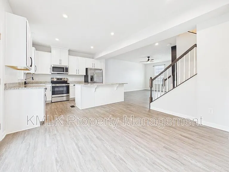 4037 N Steels Cir — Photo 22