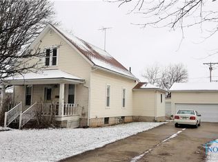 1008 S Poplar St, Fostoria, OH 44830