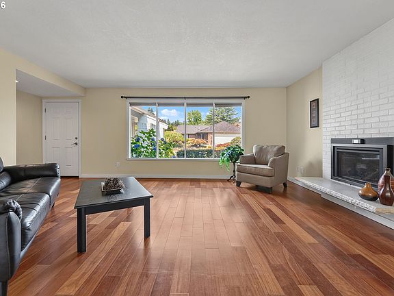 4th image of 10160 SW Century Oak Dr