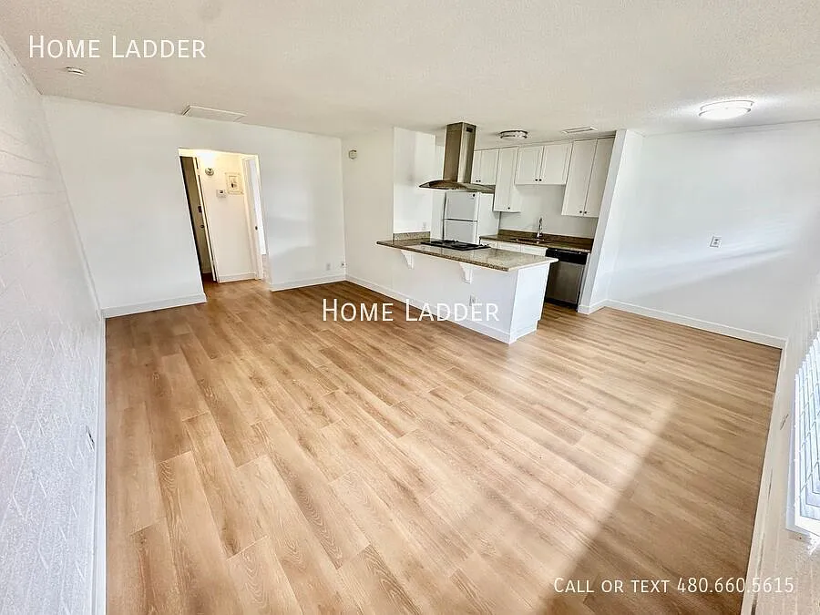 Building Photo - 1332 S Priest Dr #4