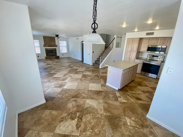 12637 W Cambridge Ave — Photo 8