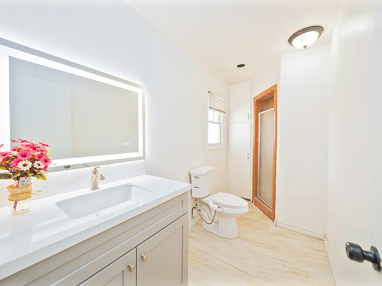 Lindell Ave — Photo 8