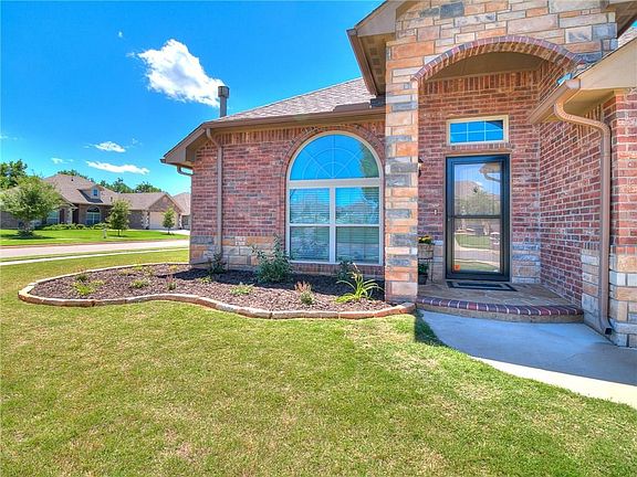 3rd image of 3613 Mustang Creek Cir