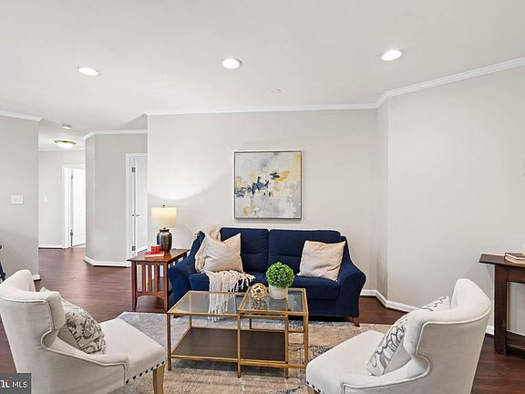 4th image of 2001 16th St NW APT 206