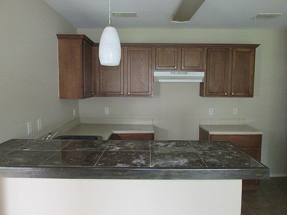 4th image of 820 W Eisenhower Ave