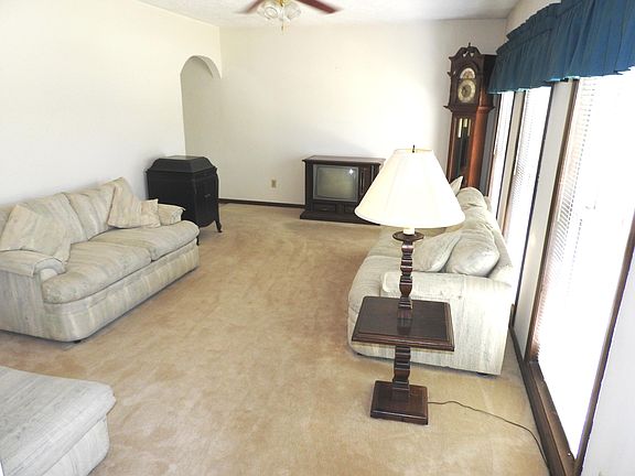 4th image of 4024 Loop Dr