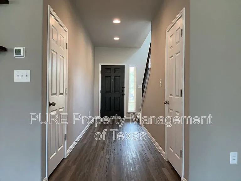140 Earl Keen St — Photo 2