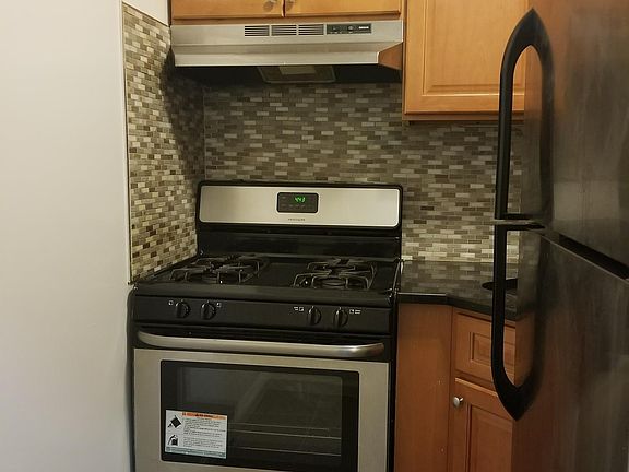 3rd image of 1471 Taylor Ave APT 18