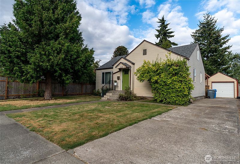 2nd image of 113 12th Street SW