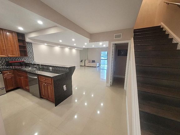 5th image of 3745 NE 171st St APT 17