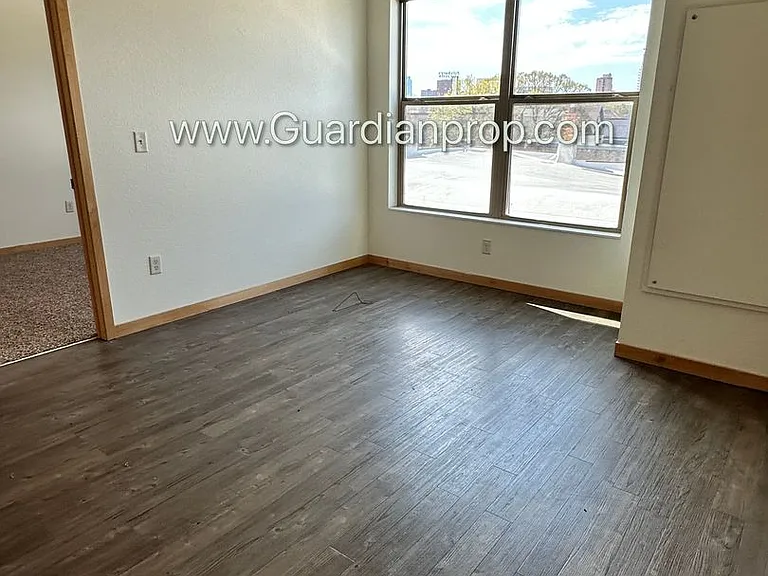 811 4th St SE #312 — Photo 9