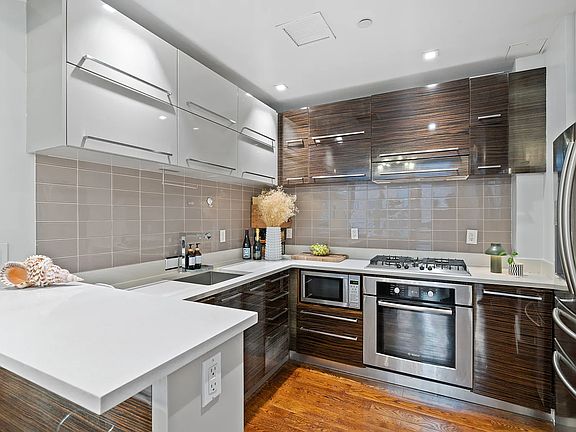5th image of 26-26 Jackson Ave #405