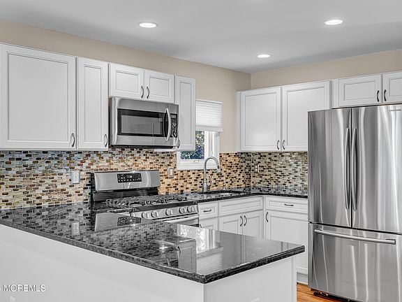 2nd image of 1407 Edgemere Road