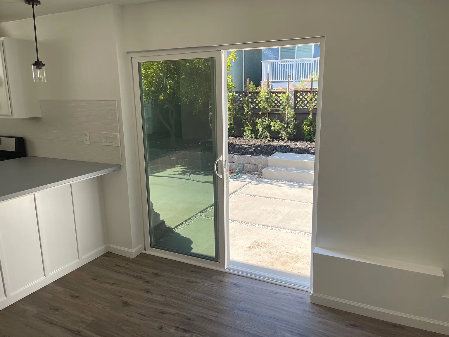 2 bed, 900 sqft, $3,675 — Photo 3