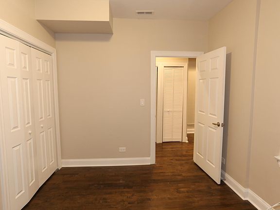 3rd image of 2944 W Diversey Ave