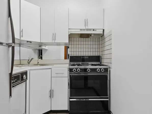 150 East 49th Street image 7 of 9