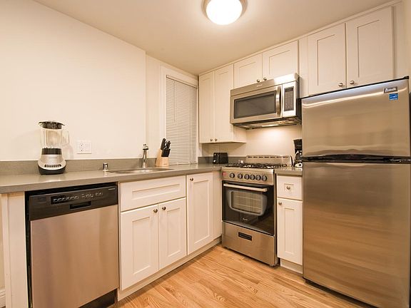 3rd image of 2760 Golden Gate Ave #B