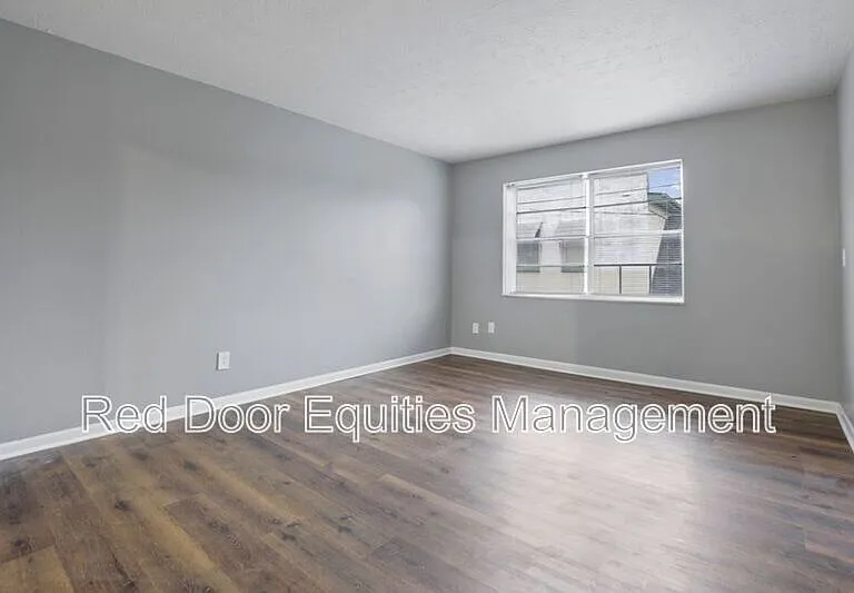 129 W Walnut St #C — Photo 14