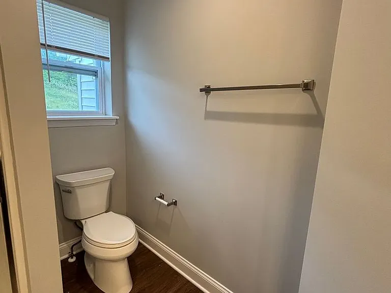 70 Hawthorne Dr — Photo 10