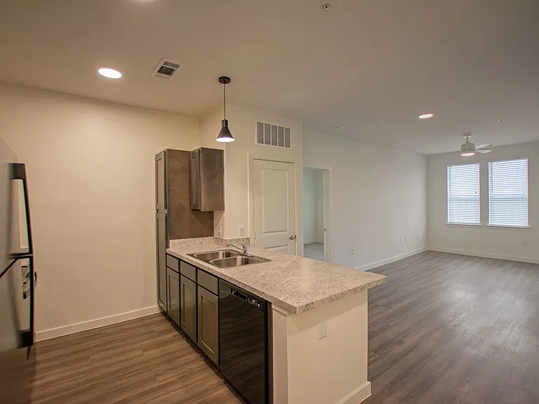 Loma Vista Lofts — Photo 36