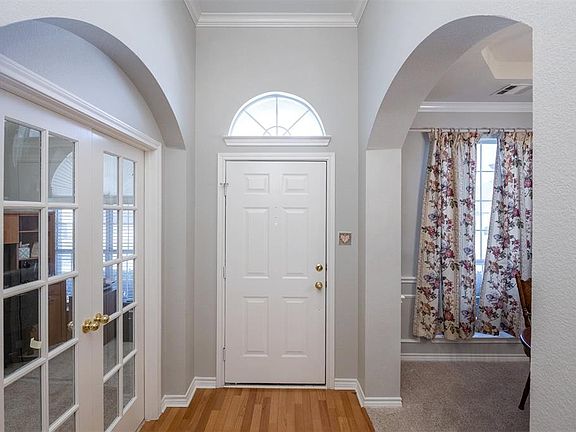 2nd image of 304 Fort Edward Dr