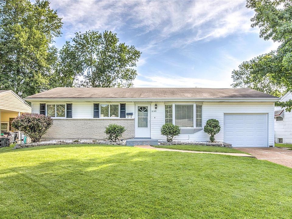 1st image of 690 Lilac Dr