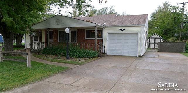1st image of 830 Plaza Dr