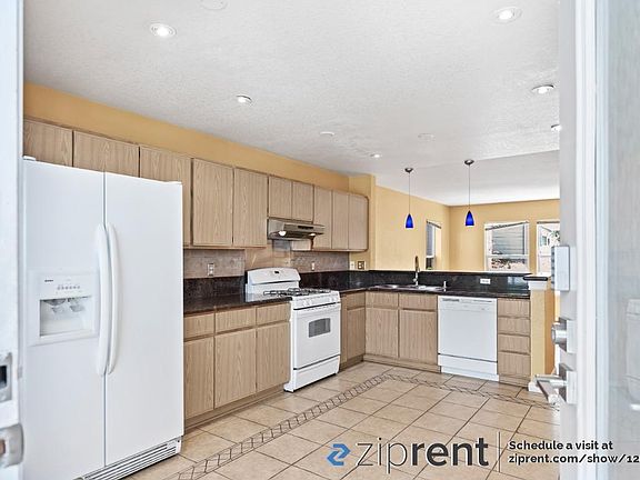 3rd image of 2041 E San Antonio St